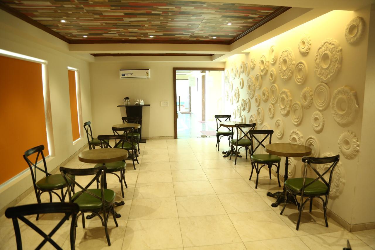 Home-Like Infinity Resort Vrindāvan Exterior foto